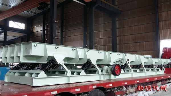 DLS型單質(zhì)體式連桿振動輸送機